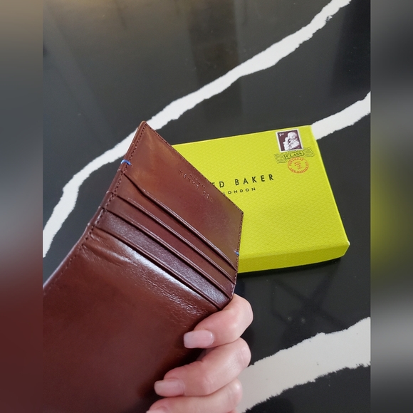 NIB- Ted Baker brown leather billfold, wallet. BRAND NEW - Picture 5 of 6